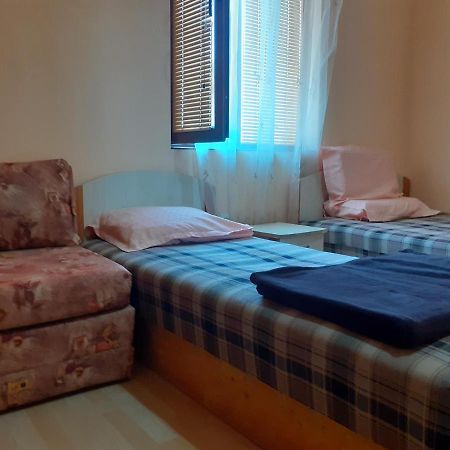 Guest House Edelvais Dve Mogili Bagian luar foto