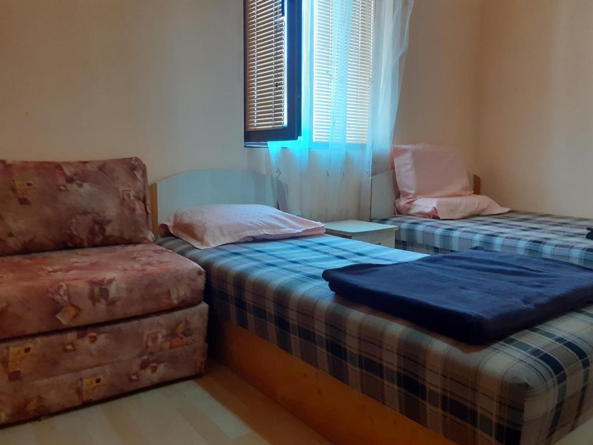 Guest House Edelvais Dve Mogili Bagian luar foto