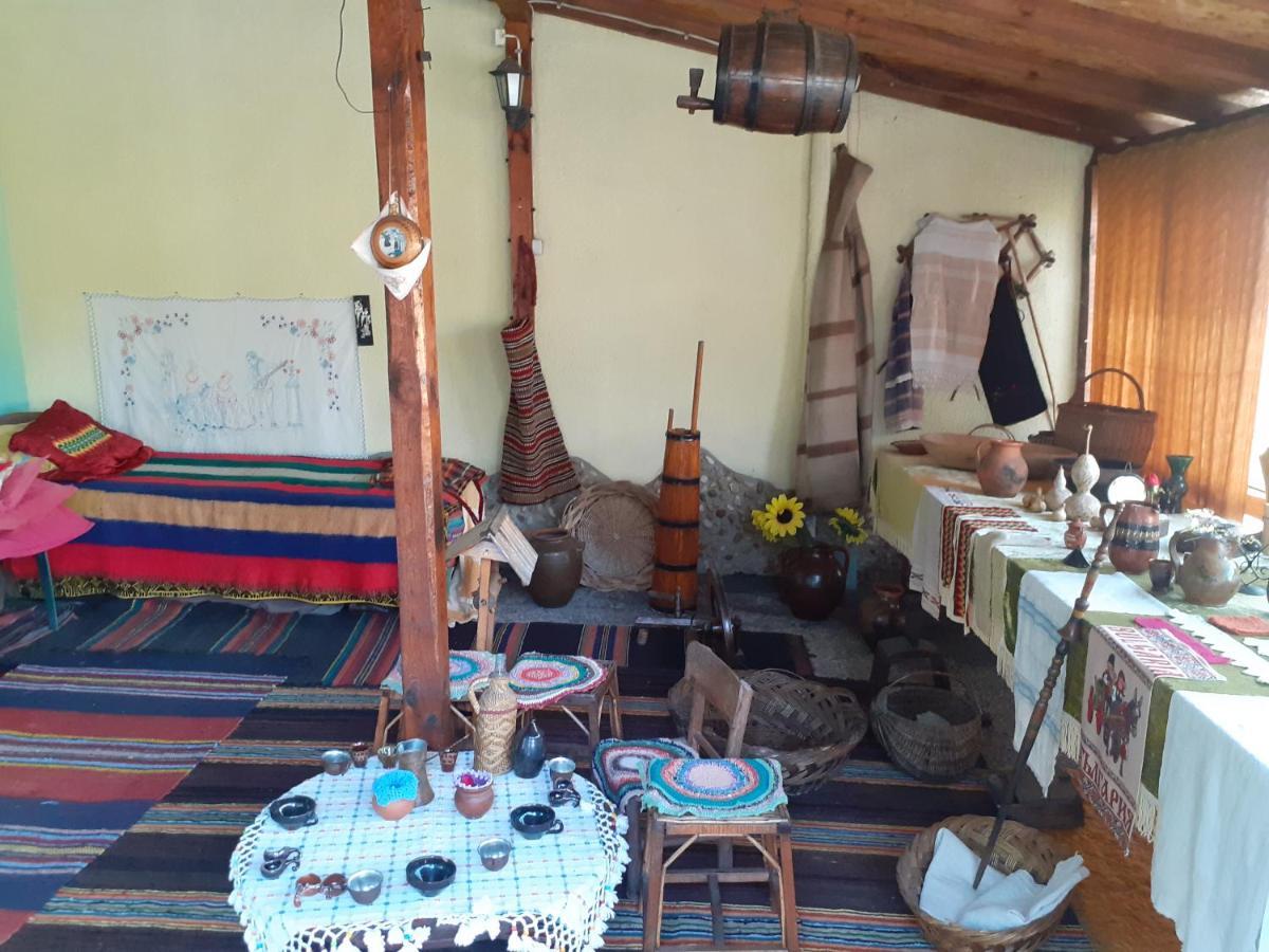 Guest House Edelvais Dve Mogili Bagian luar foto