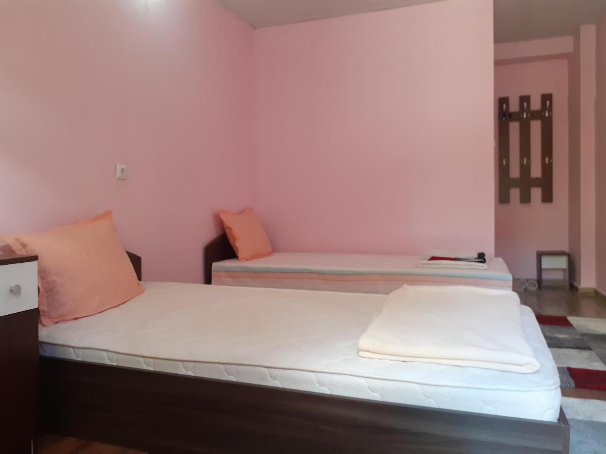 Guest House Edelvais Dve Mogili Bagian luar foto