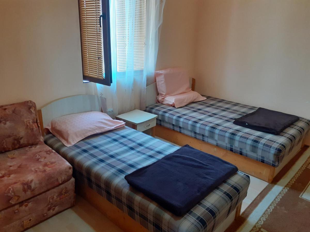 Guest House Edelvais Dve Mogili Bagian luar foto