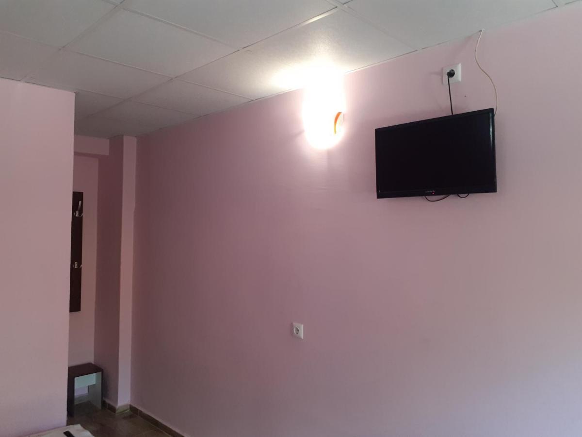 Guest House Edelvais Dve Mogili Bagian luar foto