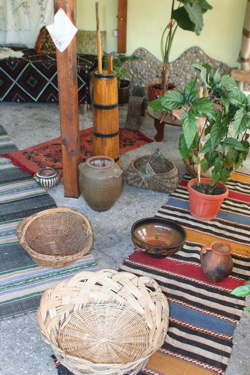 Guest House Edelvais Dve Mogili Bagian luar foto