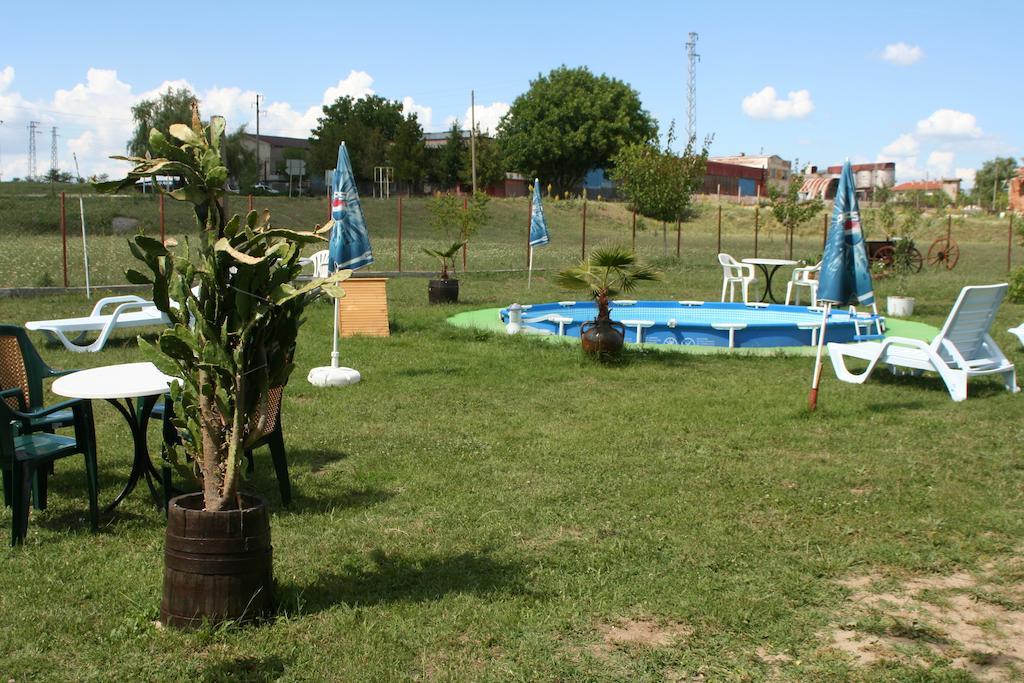 Guest House Edelvais Dve Mogili Bagian luar foto