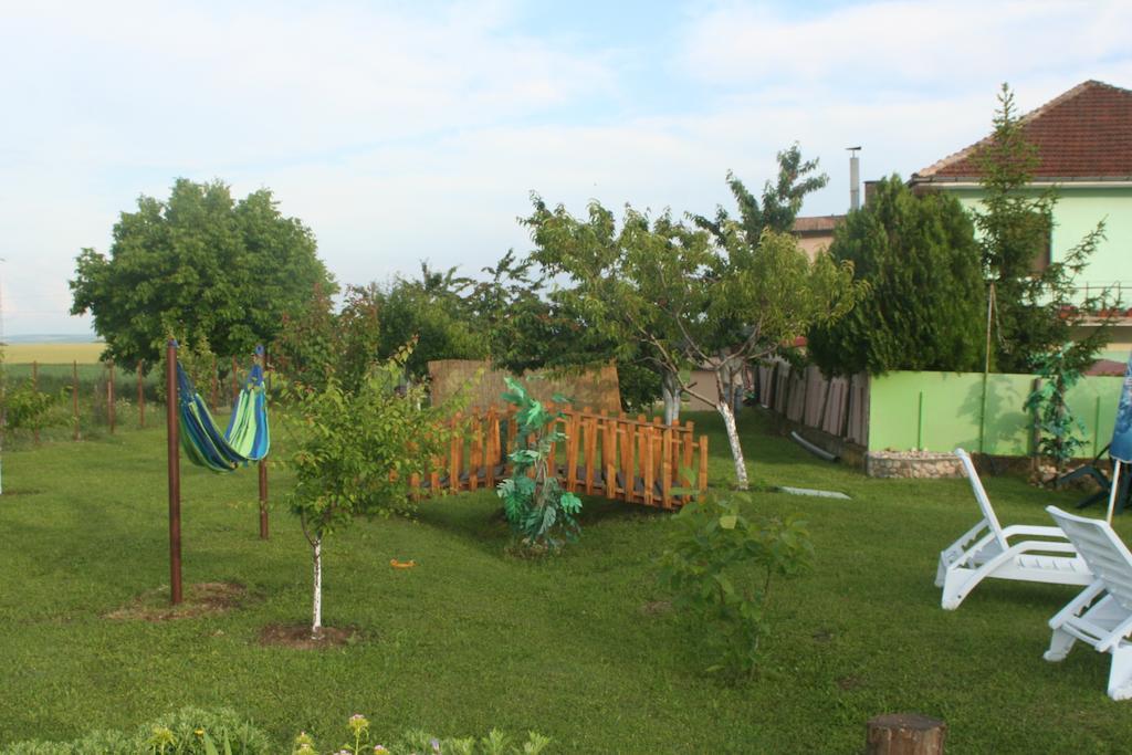 Guest House Edelvais Dve Mogili Bagian luar foto
