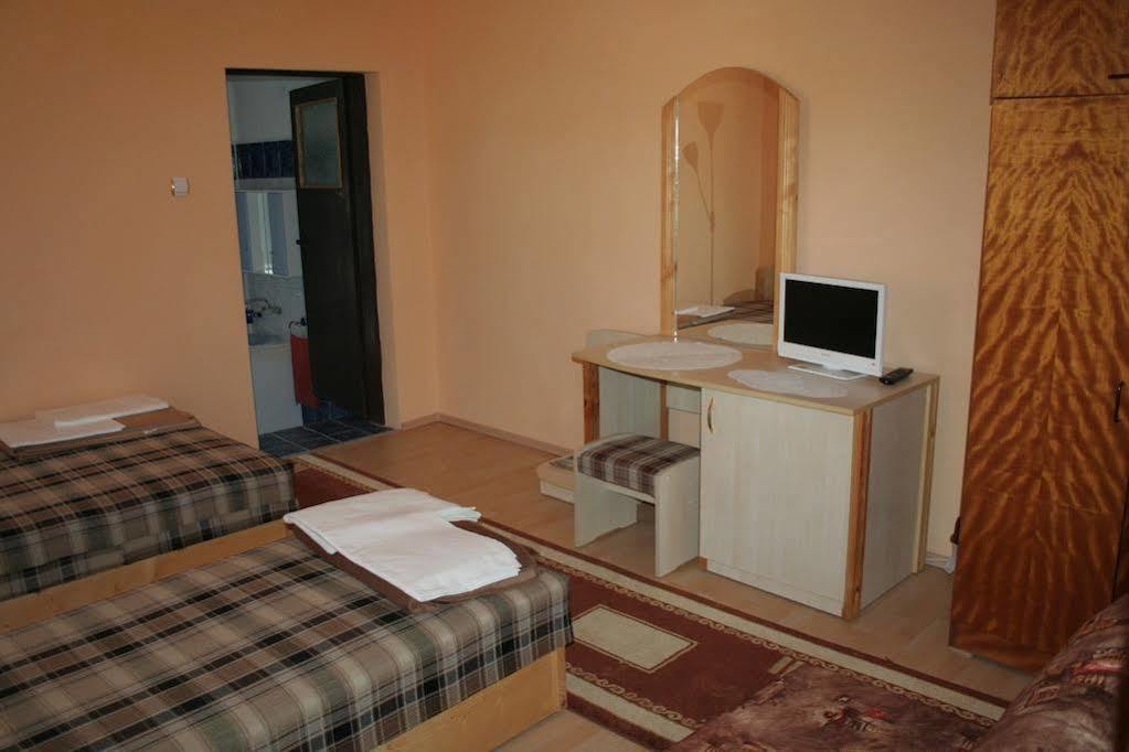 Guest House Edelvais Dve Mogili Bagian luar foto